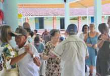 Grupo Viver Melhor, de Muniz Ferreira, interage com equipe do CRAS de Nazaré das Farinhas
