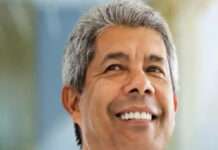 Com “coração cheio de alegria e esperança”, Jerônimo deseja feliz Natal às famílias baianas