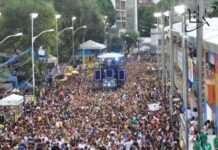 Foliões podem encarar chuva no sábado e domingo de Carnaval em Salvador, segundo previsão da Codesal