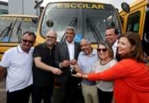 Jerônimo realiza entrega de 66 ônibus para transporte de estudantes da zona rural