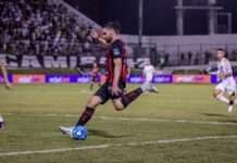 Fora de casa, Vitória aplica três no ABC e vence mais uma na Série B