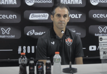Condé valoriza resultado do Vitória e exalta Arcanjo: “Grande defesa”