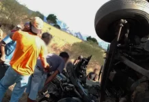 Acidente entre carro e caminhão deixa quatro mortos na BR-116