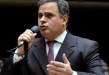 Moraes suspende ação de peculato contra Jonga Bacelar após PGR propor acordo de não persecução penal