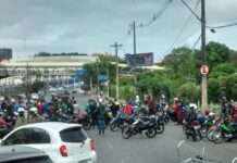 Em protesto, motociclistas por aplicativo cobram regularização da função