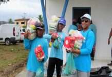 Prefeitura de Salinas da Margarida fez entrega de cestas festivas a funcionários do setor de Serviços Públicos