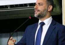 Augusto Vasconcelos cobra laudos de segurança da passarela criada para ambulantes