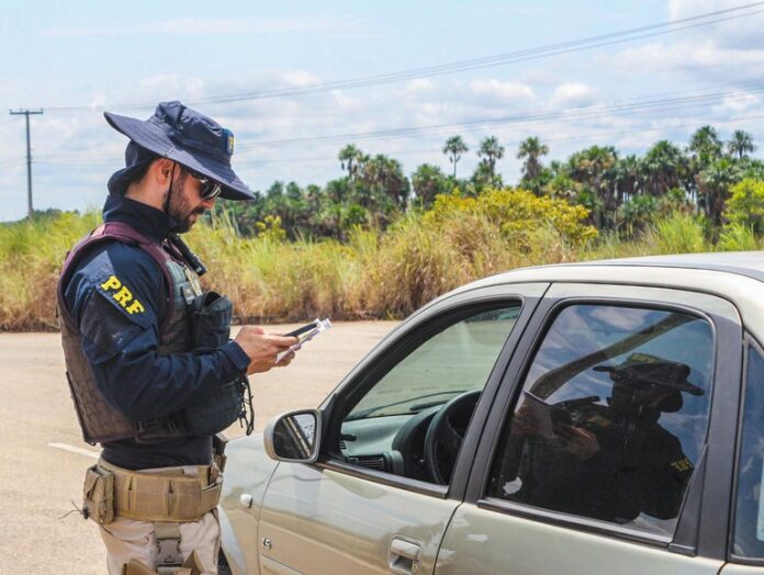 PRF substitui multas leves e médias por advertência — Polícia Rodoviária Federal