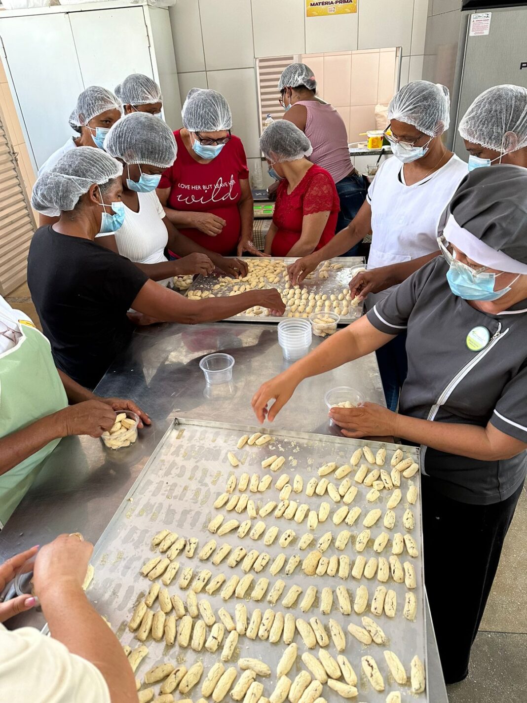 Agricultoras familiares de Caculé ampliam produção de derivados de mandioca Logo