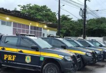 Após fuga, carro roubado capota e PRF apreende mais de R$20 mil no Recife — Polícia Rodoviária Federal Após fuga, carro roubado capota e PRF apreende mais de R$20 mil no Recife