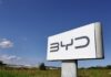 BYD anuncia R$ 5,5 bilhões na implantação de fábrica na Bahia, quase o dobro do previsto inicialmente Logo