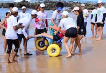 Banho de mar assistido possibilita inclusão para pessoas com deficiência em Salvador – Secretaria de Comunicação Banho de mar assistido possibilita inclusão para pessoas com deficiência em Salvador – Secretaria de Comunicação