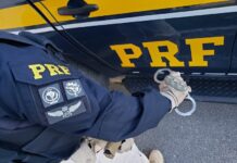 Embriagado e com um mandado de prisão em aberto, homem é detido pela PRF após se envolver em acidente na BR 242 — Polícia Rodoviária Federal 6567b57f-b63d-44e8-a4c5-ce063b02c4fb.jpeg