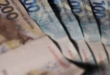 Brasileiros sacam R$ 310,36 milhões em valores a receber em julho Emendas parlamentares são preservadas de bloqueio de R$ 2,9 bilhões