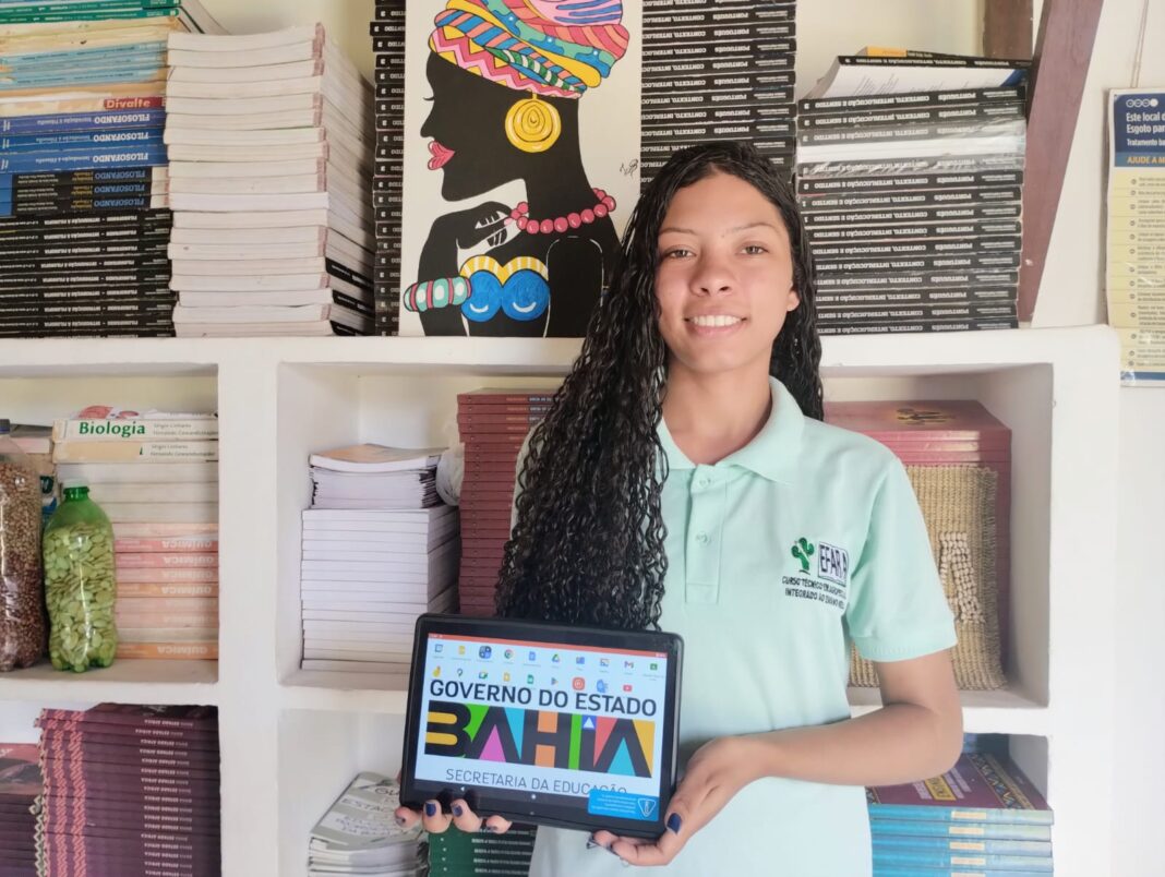 Estudantes das Escolas Famílias Agrícolas e do campo recebem tablets Logo