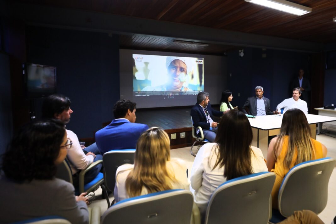 Jerônimo Rodrigues recepciona secretários pernambucanos em intercâmbio para conhecer os Logo