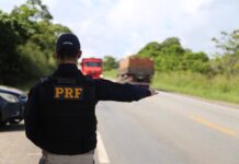 PRF apreende veículo de carga transportando 18t de milho sem nota fiscal — Polícia Rodoviária Federal caminhão 29.jpeg