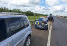 PRF prende dupla armada com jipe roubado e uniforme similar ao da polícia — Polícia Rodoviária Federal 76eb6503-1866-4b63-ab85-56d264e2d1d9.jpeg