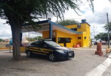 PRF recupera carro roubado após ocupantes serem flagrados sem cinto de segurança em Sertânia — Polícia Rodoviária Federal PRF recupera carro roubado após ocupantes serem flagrados sem cinto de segurança em Sertânia