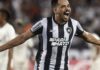 Botafogo supera lesão de Tiquinho e vence a primeira na Libertadores Botafogo supera lesão de Tiquinho e vence a primeira na Libertadores