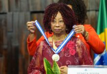 Historiadora Helena Theodoro recebe maior honraria do Rio de Janeiro Historiadora Helena Theodoro recebe maior honraria do Rio de Janeiro
