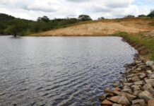 Implantação de barreiro em comunidade rural de Poções garante água e segurança alimentar Implantação de barreiro em comunidade rural de Poções garante água e segurança alimentar
