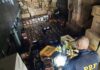 PRF apreende mais de 4200 garrafas de vinho e de destilados sem documentação fiscal — Polícia Rodoviária Federal WhatsApp Image 2024-04-18 at 16.13.48.jpeg