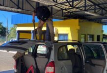 PRF localiza cocaína escondida em teto de carro na BR-153 em Concórdia — Polícia Rodoviária Federal 1.jpg