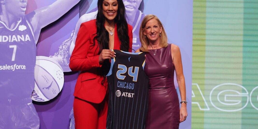 Pivô da seleção brasileira é terceira escolha do Draft da Pivô da seleção brasileira é terceira escolha do Draft da WNBA