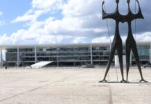 Praça dos Três Poderes passará por revitalização; edital é anunciado Praça dos Três Poderes passará por revitalização; edital é anunciado