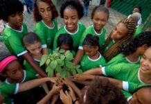 Time feminino de futebol apoiado pela Sudesb planta mudas de árvores no Estádio de Pituaçu Logo