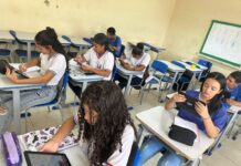 Uso de tablets dinamiza o processo de ensino e aprendizagem dos estudantes da rede estadual Uso de tablets dinamiza o processo de ensino e aprendizagem dos estudantes da rede estadual