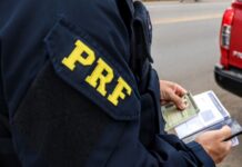 duas pessoas inabilitados são flagradas conduzindo veículos — Polícia Rodoviária Federal IMG_9055.JPG