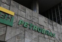Petrobras anuncia investimentos de R$ 33 bilhões no Rio de Janeiro Argentina compra gás natural da Petrobras para conter escassez
