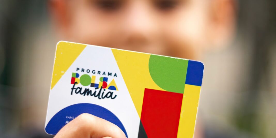 Caixa paga Bolsa Família a beneficiários com NIS de final Caixa paga Bolsa Família a beneficiários com NIS de final 8