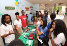 Cerca de 870 alunos da rede estadual de ensino participaram da Feira das Profissões na Ufba Logo