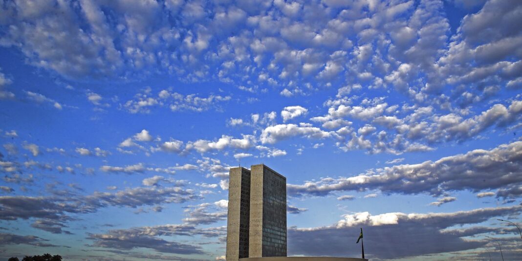 Comissão do Senado aprova prorrogação do Plano Nacional de Educação Comissão do Senado aprova prorrogação do Plano Nacional de Educação