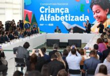 Jerônimo se reúne com Lula e Camilo Santana para tratar de nova política de alfabetização Logo