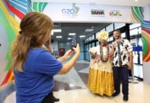 Receptivo turístico dá as boas-vindas às delegações do G20, no Aeroporto de Salvador Logo