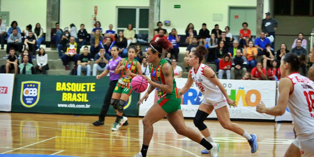 Sampaio vence Sesi para assumir liderança da LBF Sampaio vence Sesi para assumir liderança da LBF