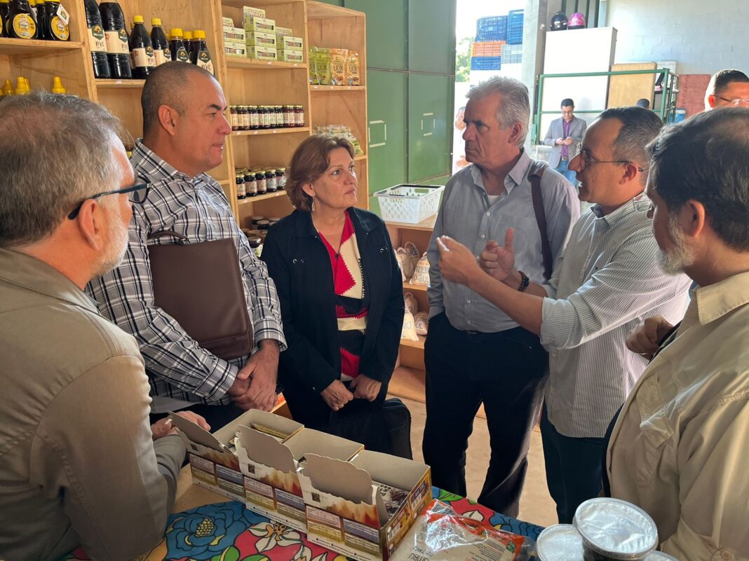 Delegação de Cuba visita Centro de Distribuição da agricultura familiar Logo