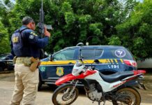 Em menos de 10 horas, PRF no Ceará recupera duas motocicletas adulteradas, uma delas tinha sido roubada há 5 meses — Polícia Rodoviária Federal moto.jpg