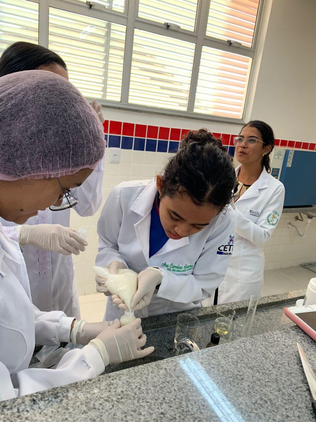 Estudantes baianos usam folha da goiabeira para desenvolver protetor solar Logo