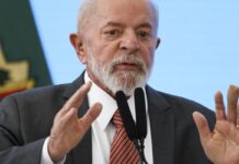 Lula critica prolongamento da greve dos docentes federais Lula critica prolongamento da greve dos docentes federais