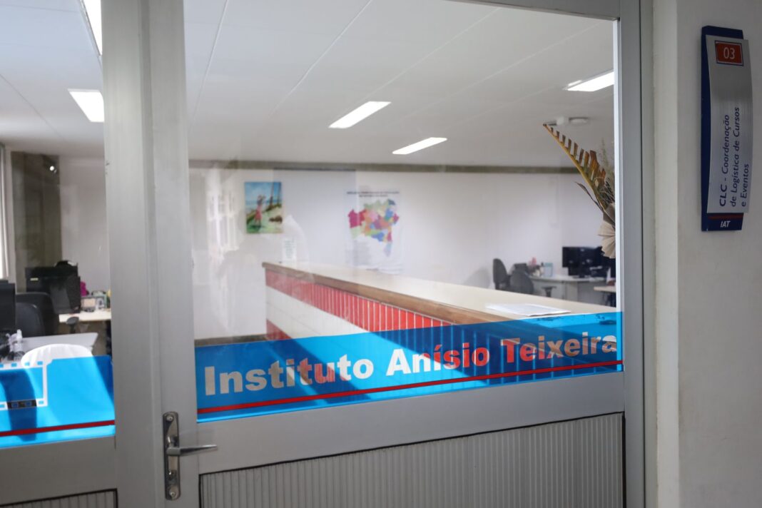 Novas tecnologias são destaque na formação de professores em 41 Logo