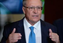 “O Brasil é a China dos Trópicos”, diz Alckmin, em visita ao país "O Brasil é a China dos Trópicos", diz Alckmin, em visita ao país