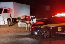 PRF em Montes Claros (MG) recupera caminhão e automóvel com registros de roubo/furto — Polícia Rodoviária Federal Caminhão e Palio recuperados em Montes Claros.jpeg