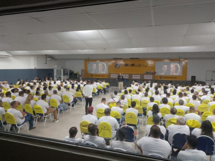 PRF realiza ação educativa para instrutores de autoescola e profissionais de saúde no Recife