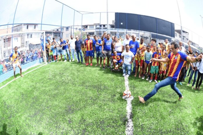 Prefeitura entrega 47º campo sintético de Salvador em Castelo Branco – Secretaria de Comunicação