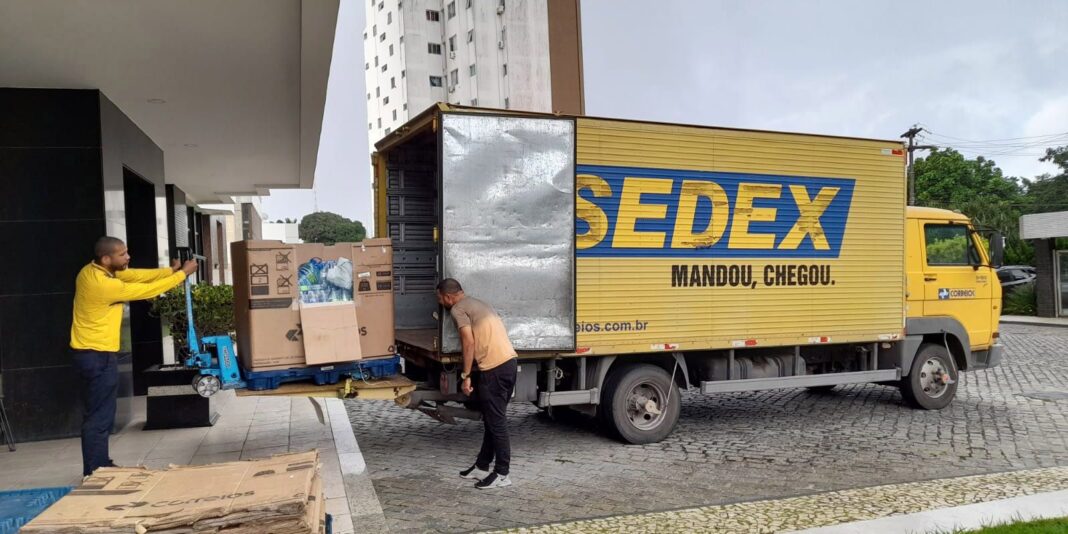 Correios doam 21,5 mil livros para abastecer bibliotecas no RS Correios doam 21,5 mil livros para abastecer bibliotecas no RS